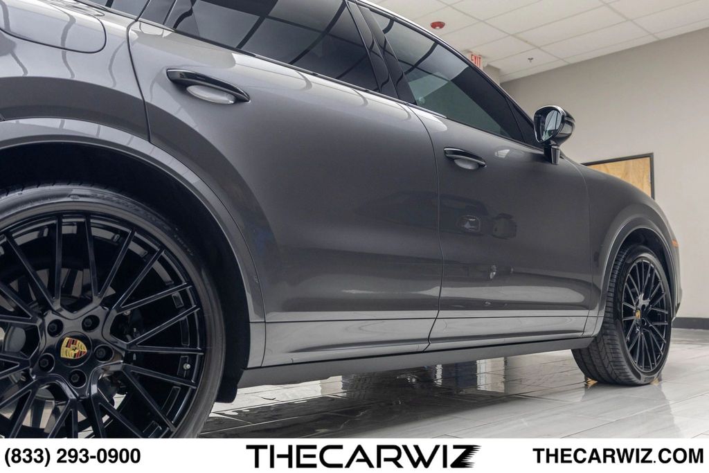 2023 Porsche Cayenne Coup Turbo - Photo 24