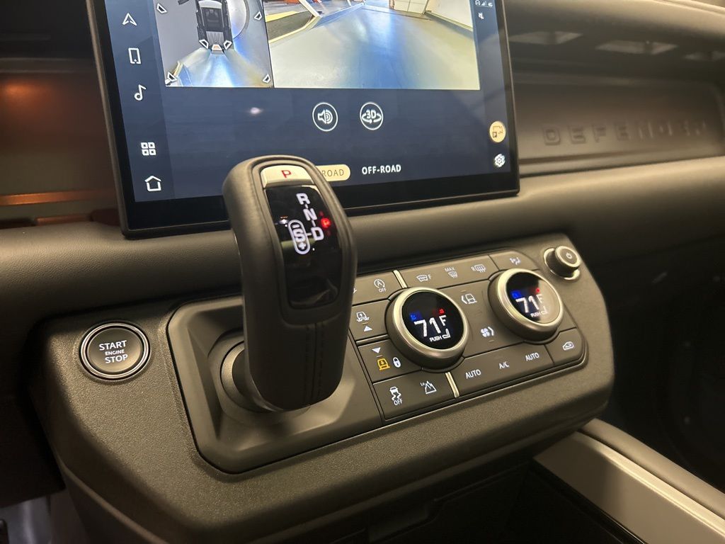 Thumbnail: 2025 Land Rover Defender - 20