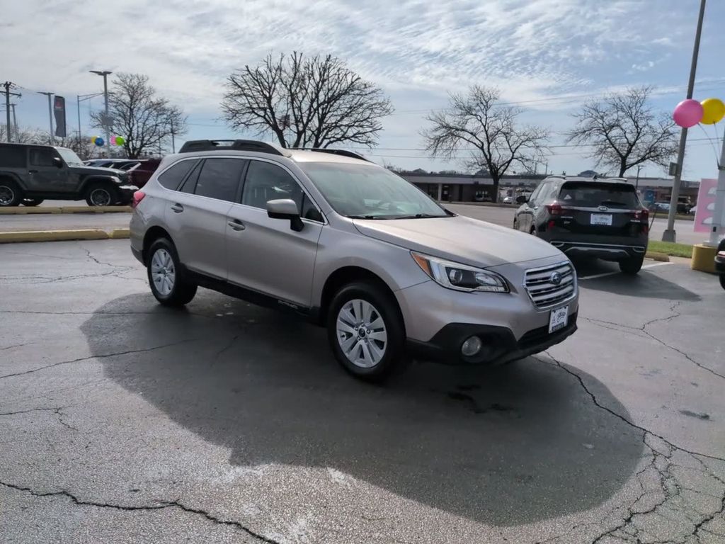 Used 2017 Gray Subaru 2.5i Premium image 3
