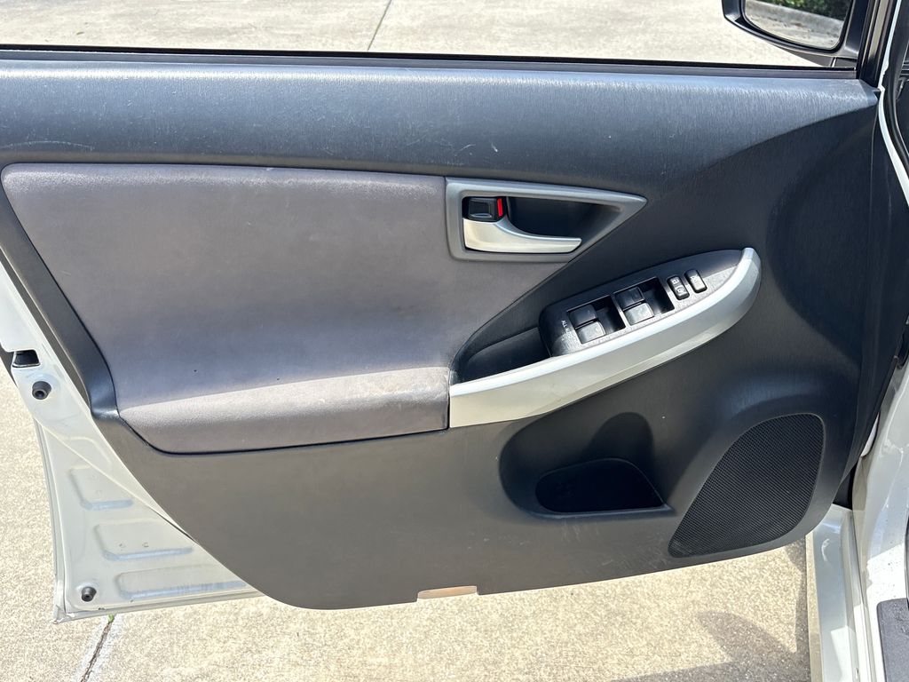 Used 2014 White Toyota Two image 16