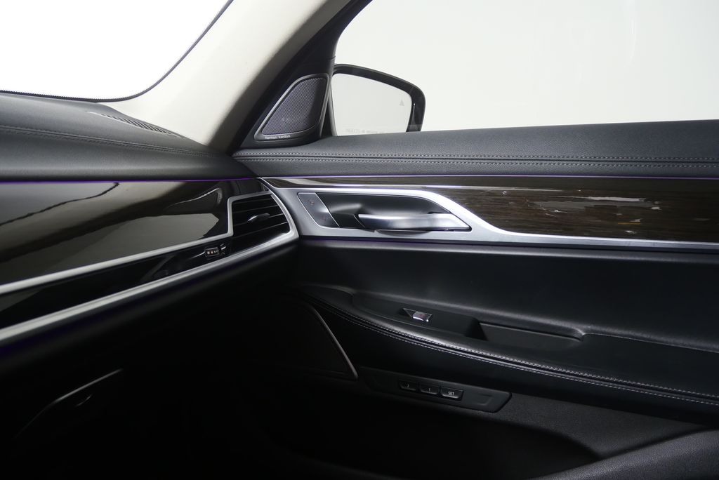 Thumbnail: 2022 BMW 7 Series - 26