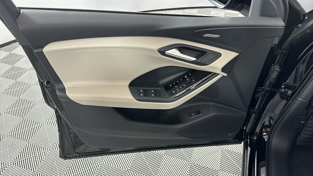 2025 Audi Q6 e-tron Premium 24