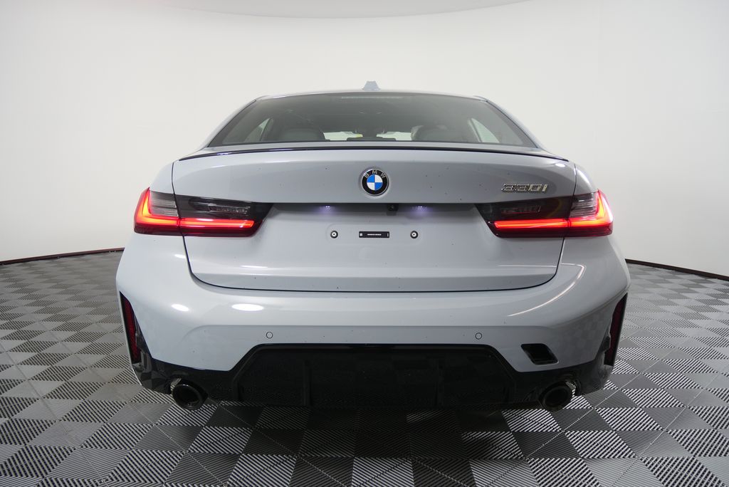 Thumbnail: 2025 BMW 3 Series - 4