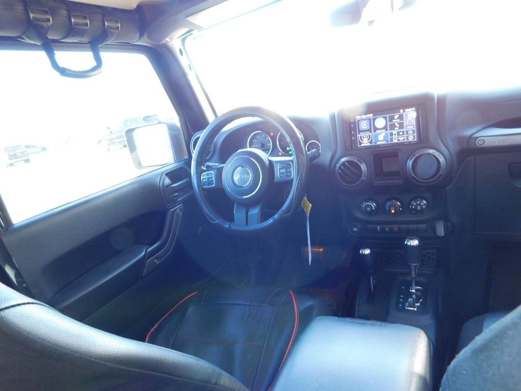 Thumbnail: 2015 Jeep Wrangler - 6