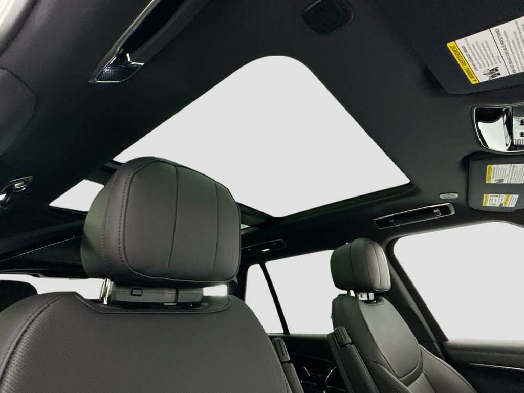 Thumbnail: 2026 Land Rover Range Rover - 17