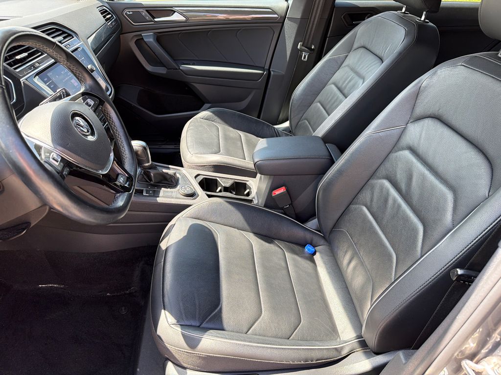 Used 2019 Gray Volkswagen 2.0T SEL Premium R-Line image 9