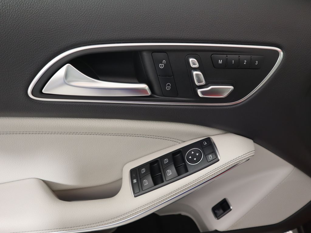 Thumbnail: 2019 Mercedes-Benz GLA - 23