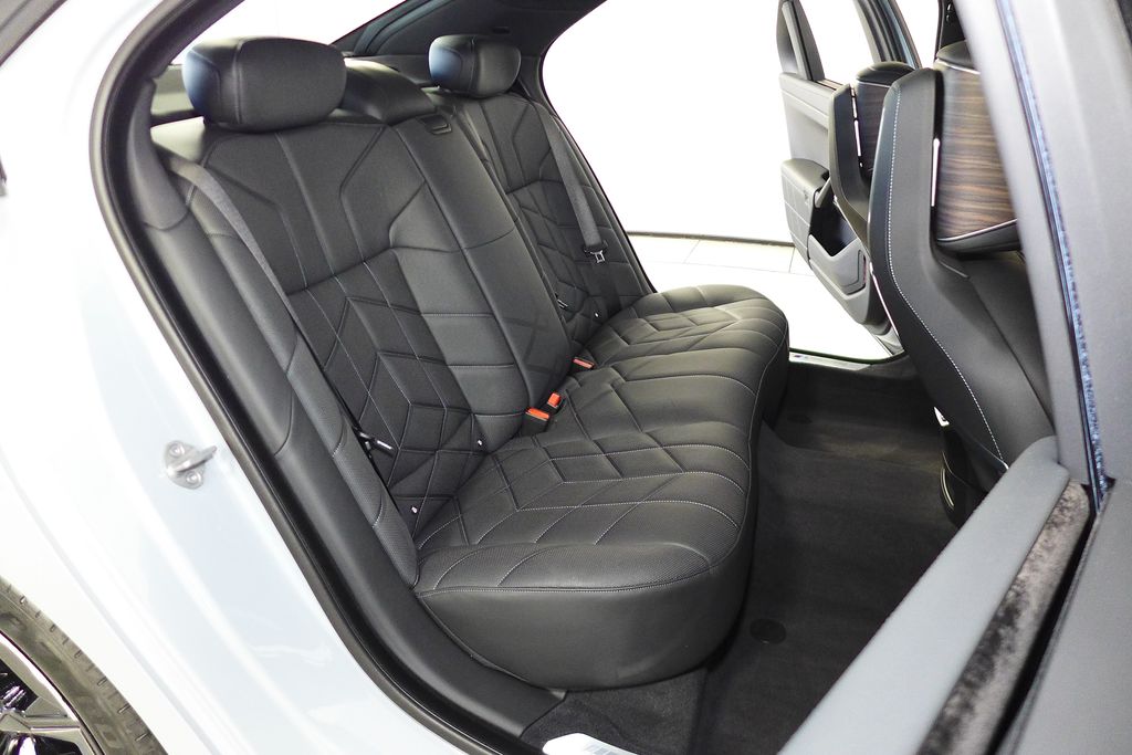 Thumbnail: 2024 BMW 7 Series - 20