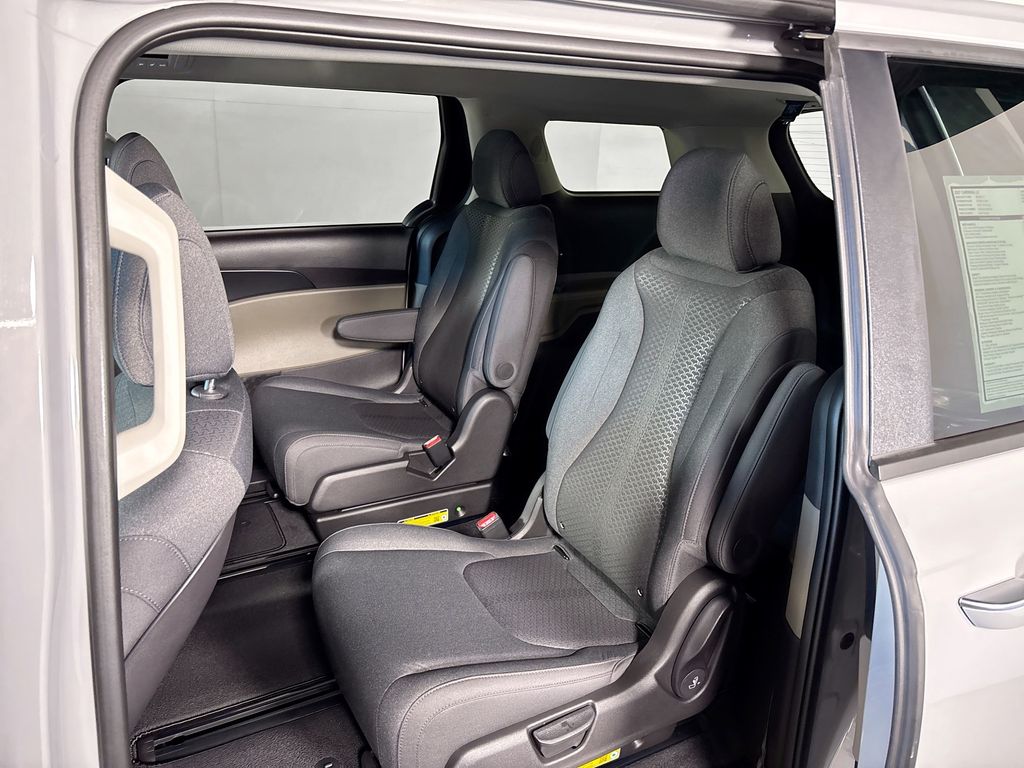 2027 Kia Carnival LX