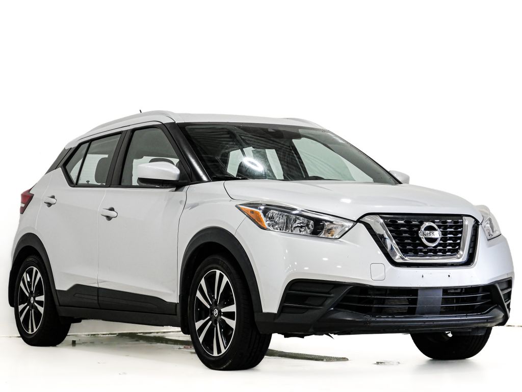 Brilliant Silver Metallic 2020 Nissan Kicks SUV / Crossover Front-Wheel Drive Continuously Variable Transmission