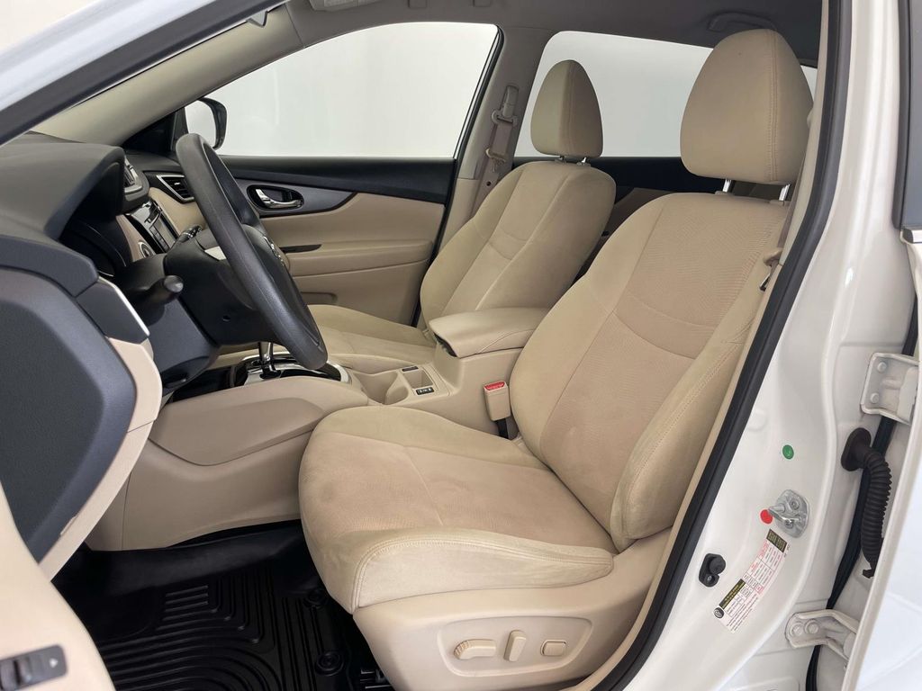 2016 Nissan Rogue SV White at Grove City Ford