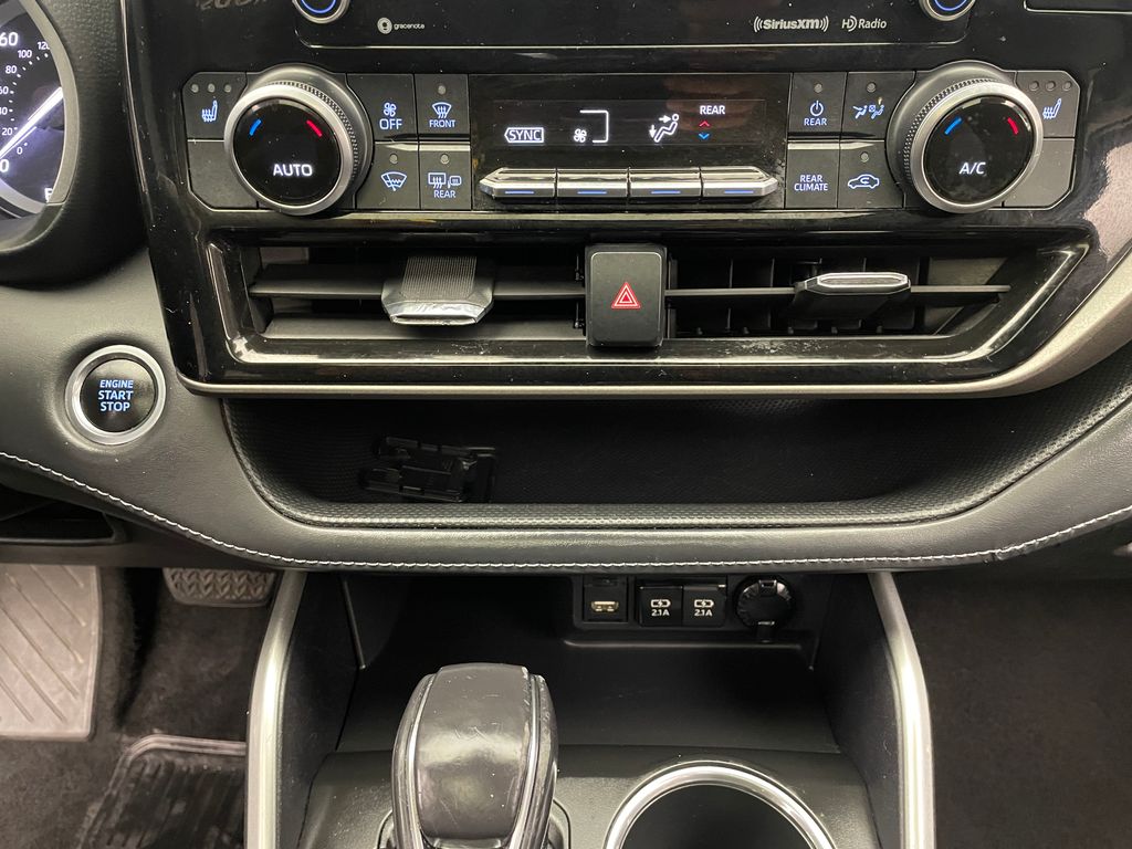 2021 Toyota Highlander XLE 27