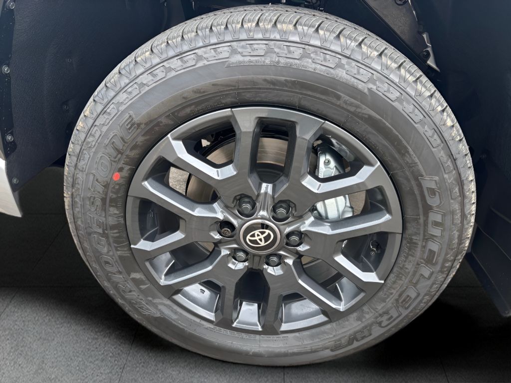 2025 Toyota Tundra CrewMax Platinum photo 24