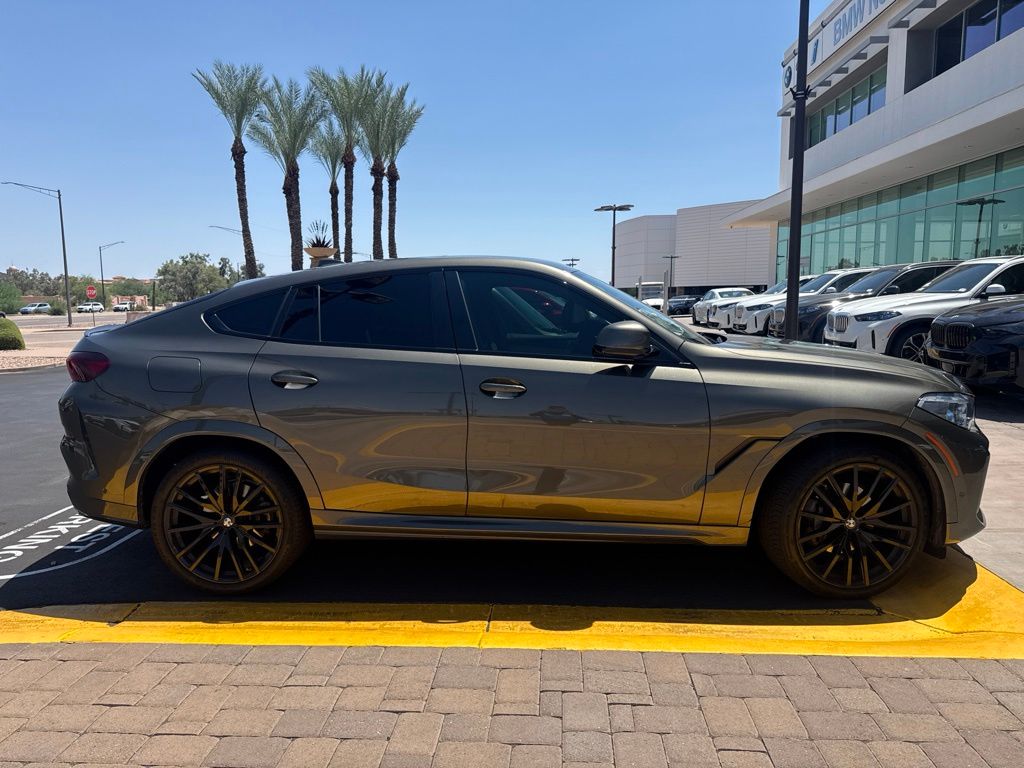 Used 2022 Green BMW xDrive40i image 3