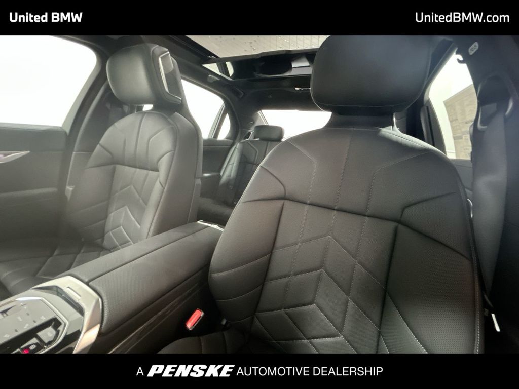 2025 BMW 7 Series 760i xDrive 13