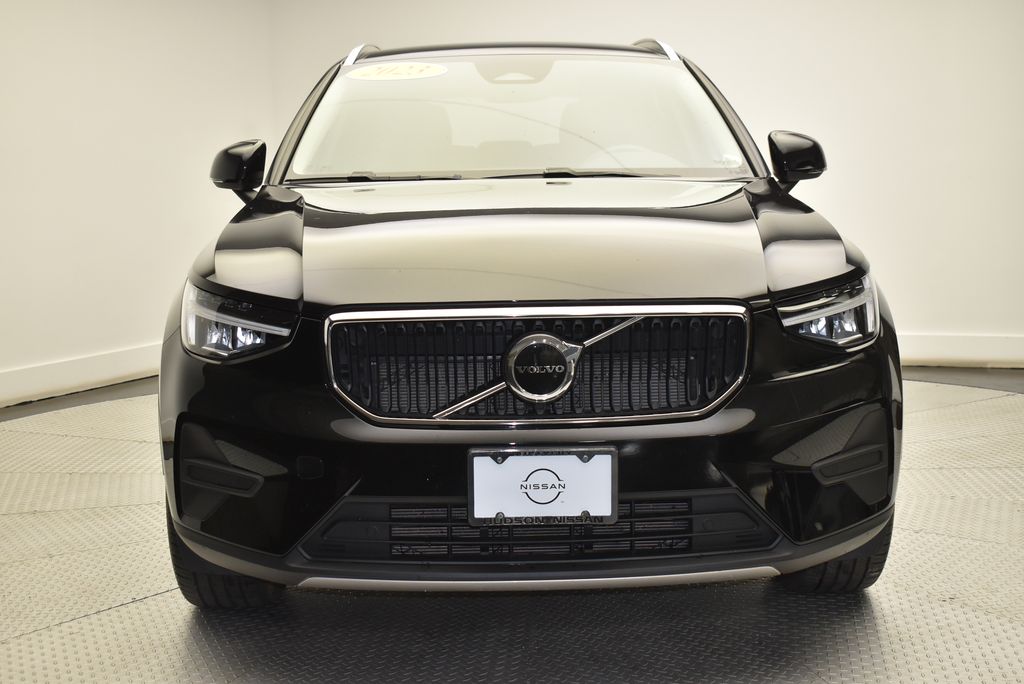 2023 Volvo XC40 B5 Core 2