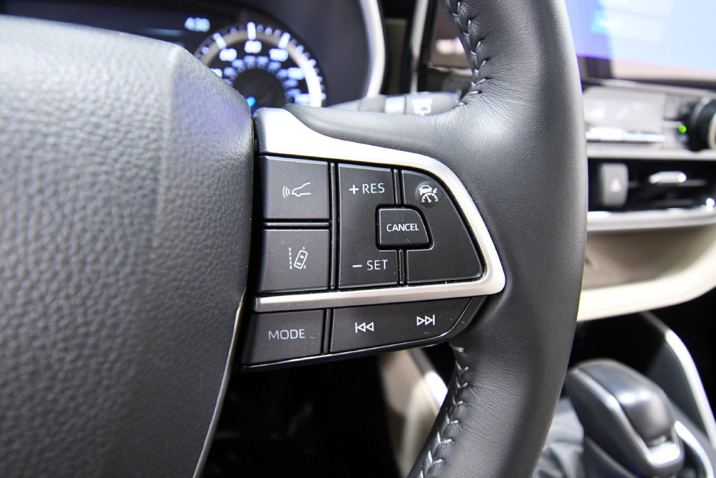 Used 2025 Toyota Highlander Hybrid SUV