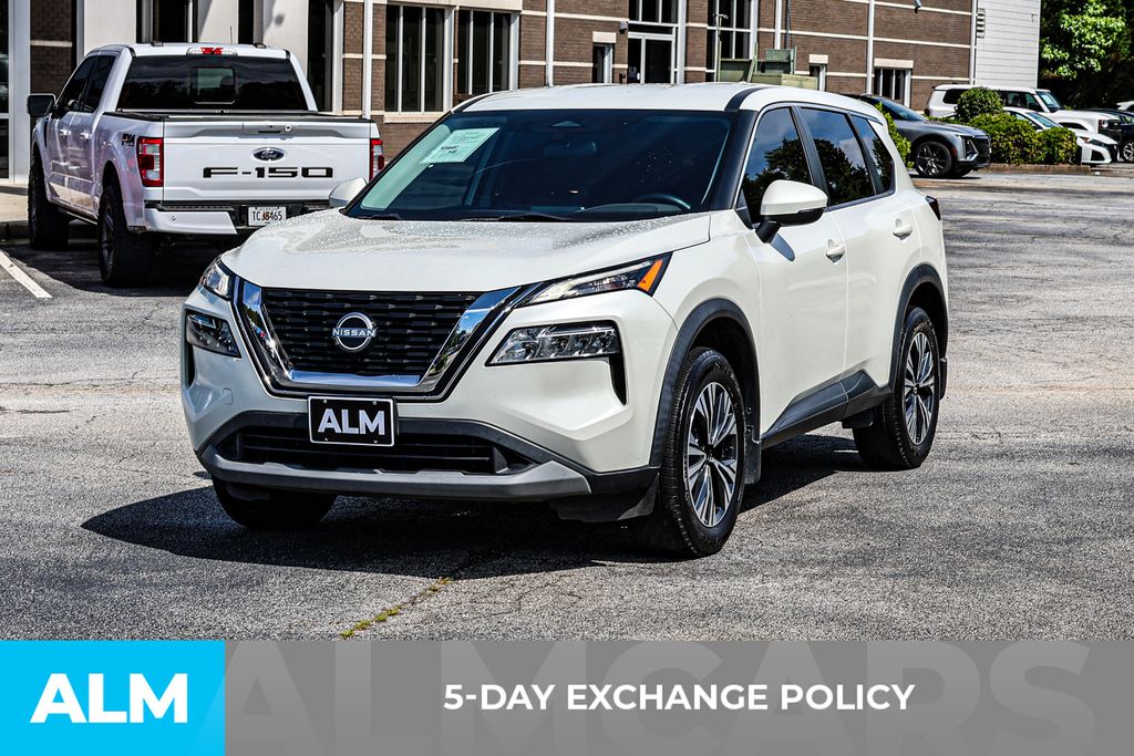 Used 2022 White Nissan SV image 4