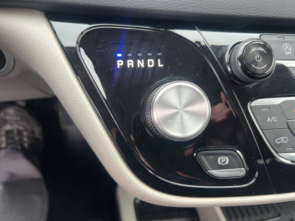 2020 Chrysler Pacifica Touring photo
