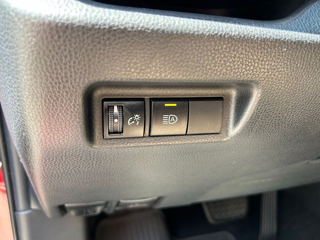 Thumbnail: 2020 Toyota RAV4 - 18