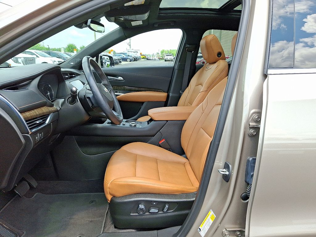 Thumbnail: 2023 Cadillac XT4 - 14