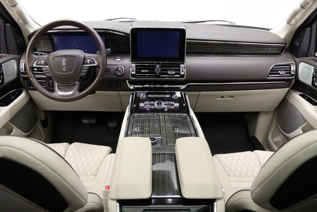 Thumbnail: 2021 Lincoln Navigator - 24