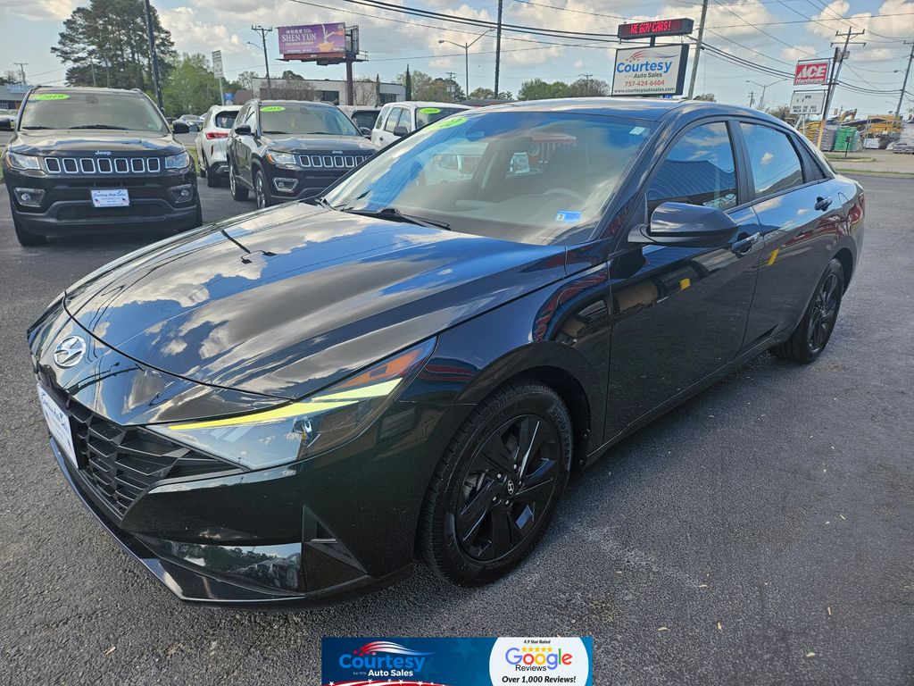 Phantom Black 2022 Hyundai Elantra SEL FWD Sedan Front-Wheel Drive Continuously Variable Transmission