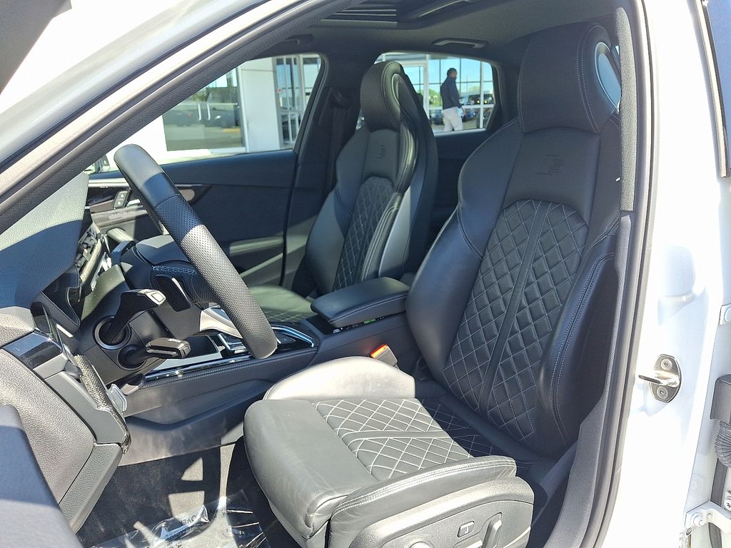 Thumbnail: 2023 Audi S4 - 13