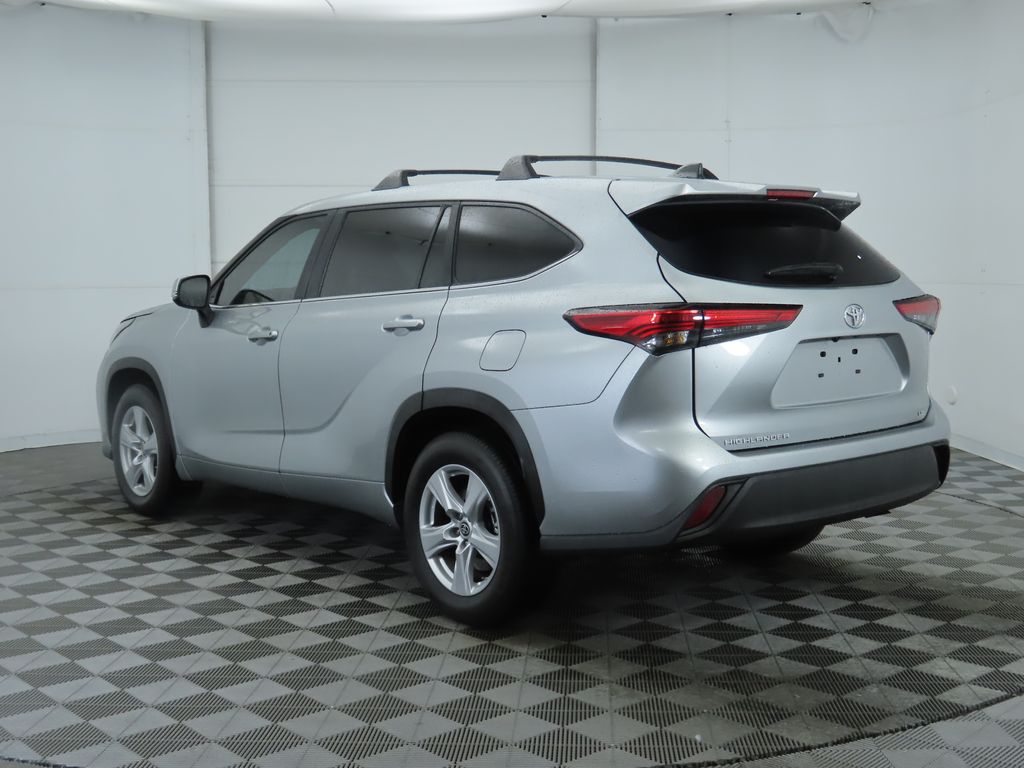2023 Toyota Highlander LE 8