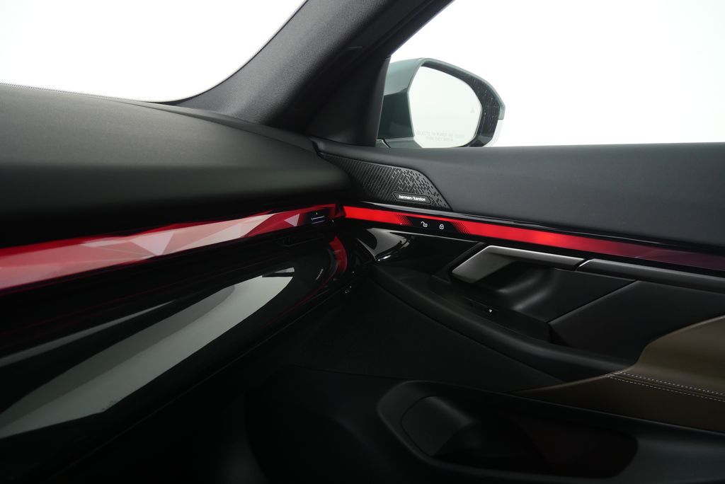 Thumbnail: 2025 BMW 5 Series - 32