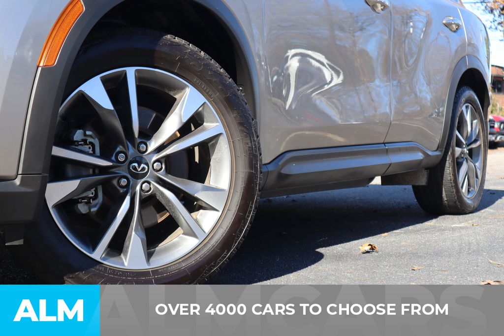 Used 2022 Silver INFINITI LUXE image 3