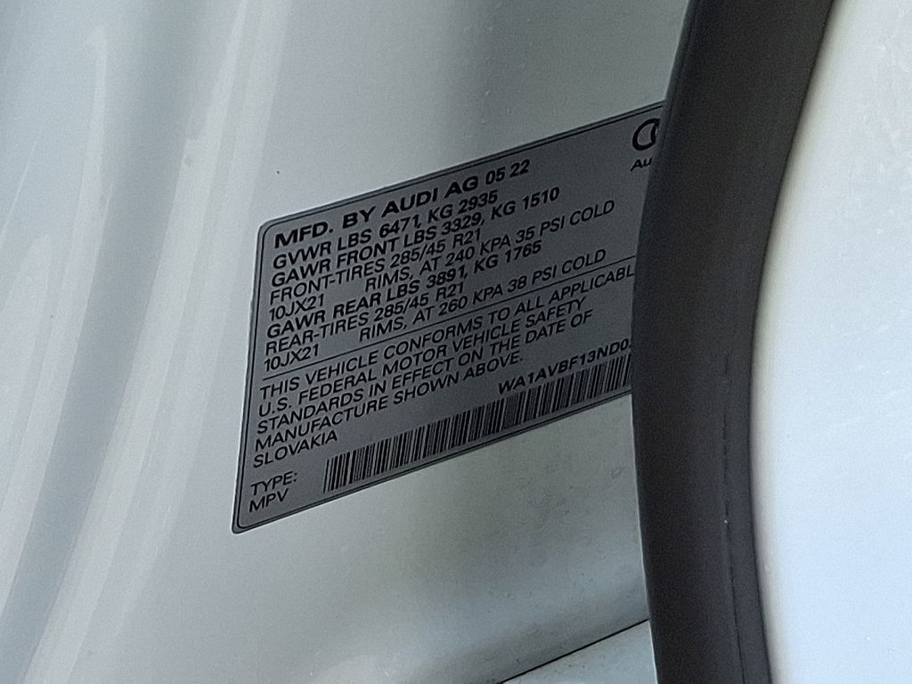 Thumbnail: 2022 Audi Q8 - 28