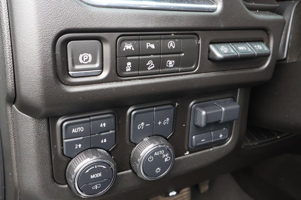 Thumbnail: 2024 Chevrolet Suburban - 15