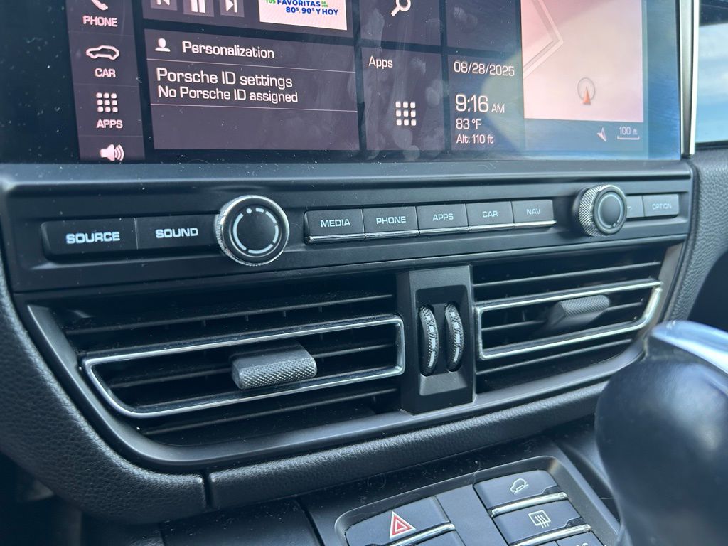 Thumbnail: 2020 Porsche Macan - 20