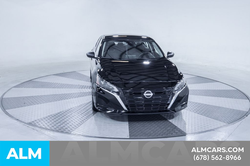 Used 2025 Black Nissan 2.5 SV image 15