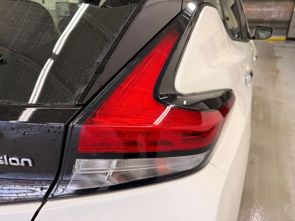 Thumbnail: 2022 Nissan Leaf - 5