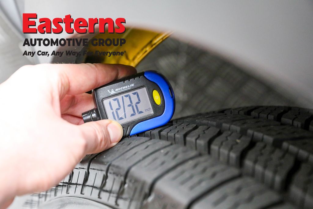 Used 2021 Yellow Ford Base image 24