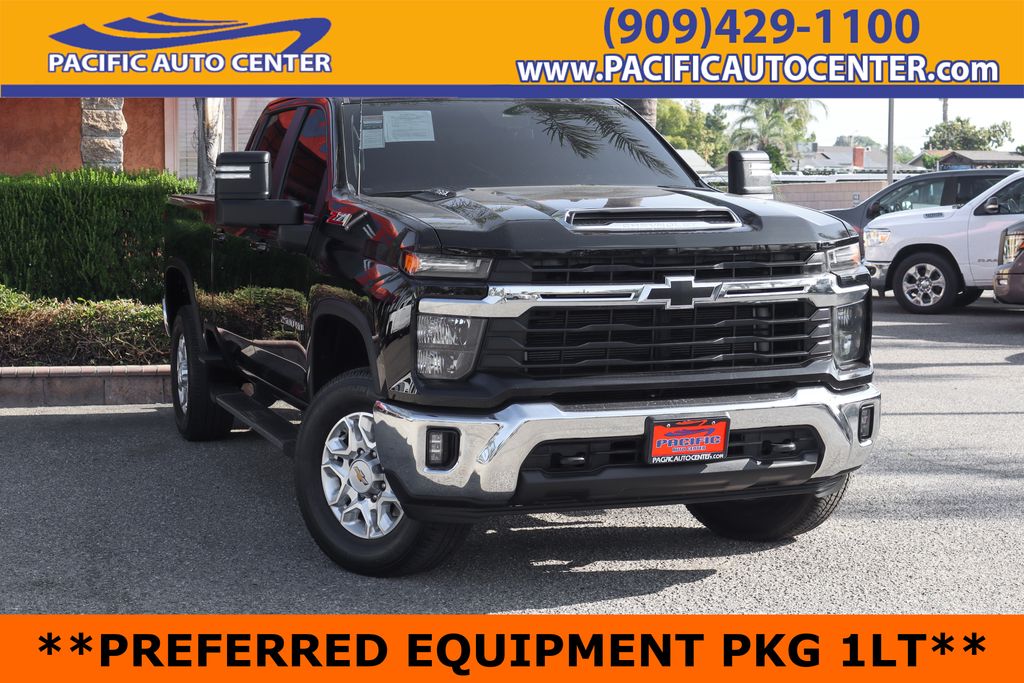 Black 2024 Chevrolet Silverado 2500HD LT Crew Cab 4WD Pickup Truck Four-Wheel Drive Automatic