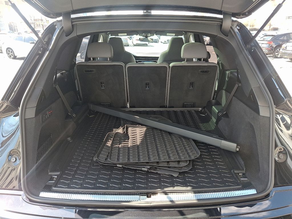 Thumbnail: 2021 Audi SQ7 - 29