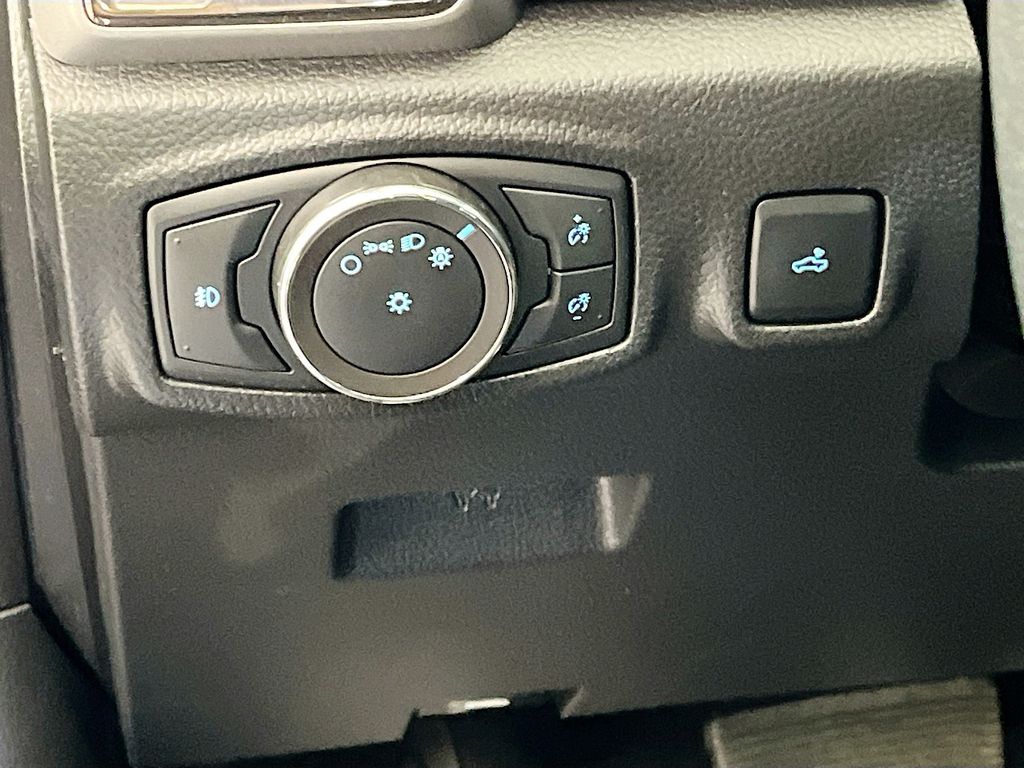 Used 2022 Shadow Black Ford XLT image 10