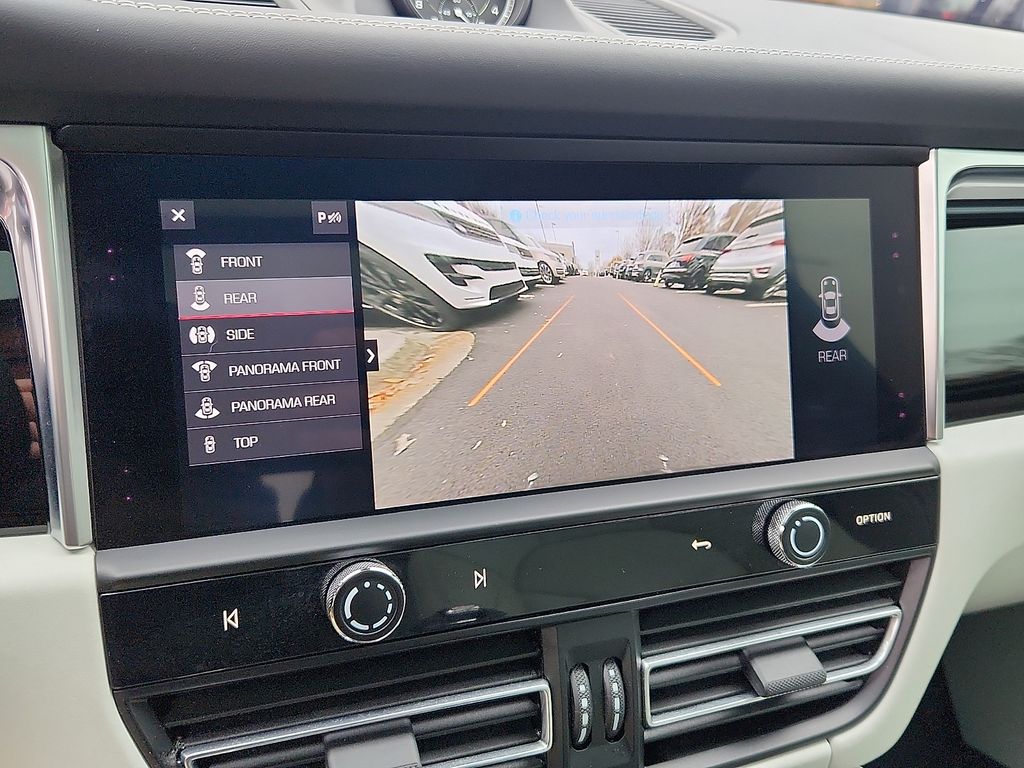 Thumbnail: 2022 Porsche Macan - 19