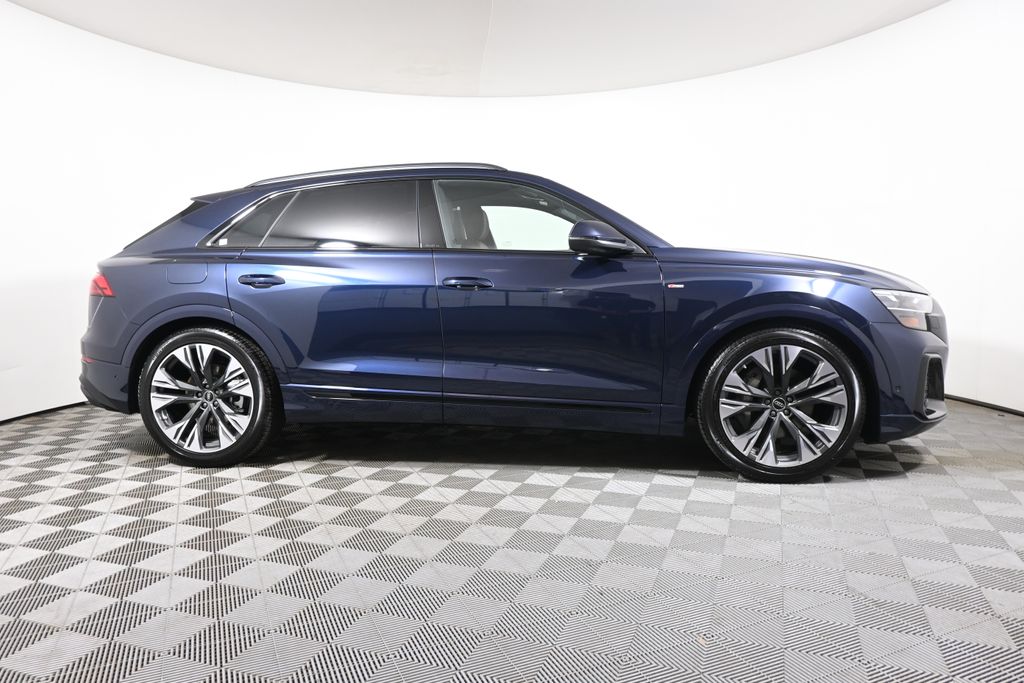 Thumbnail: 2026 Audi Q8 - 8