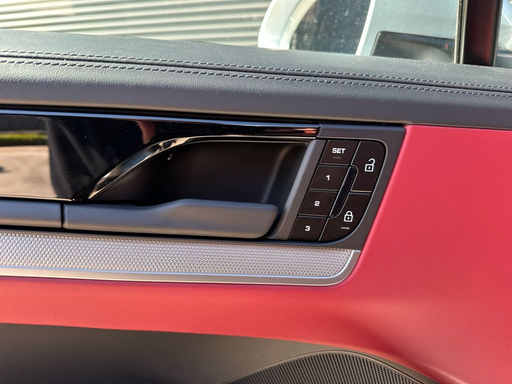 Thumbnail: 2026 Porsche Cayenne - 21