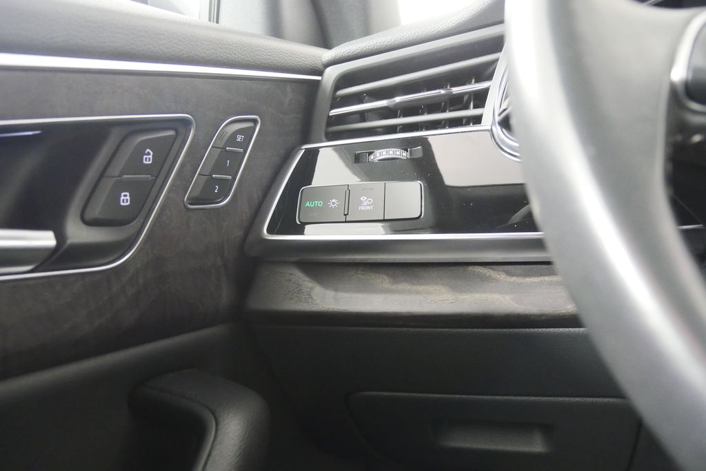 Thumbnail: 2019 Audi Q8 - 21