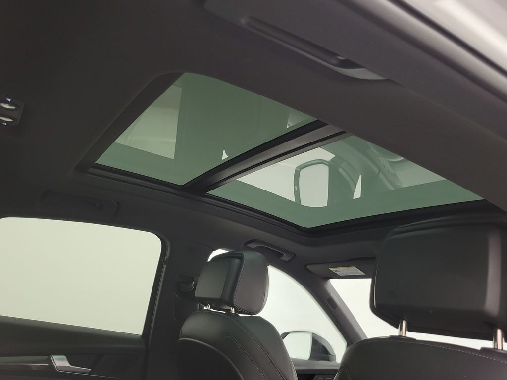 Thumbnail: 2023 Audi SQ5 - 16