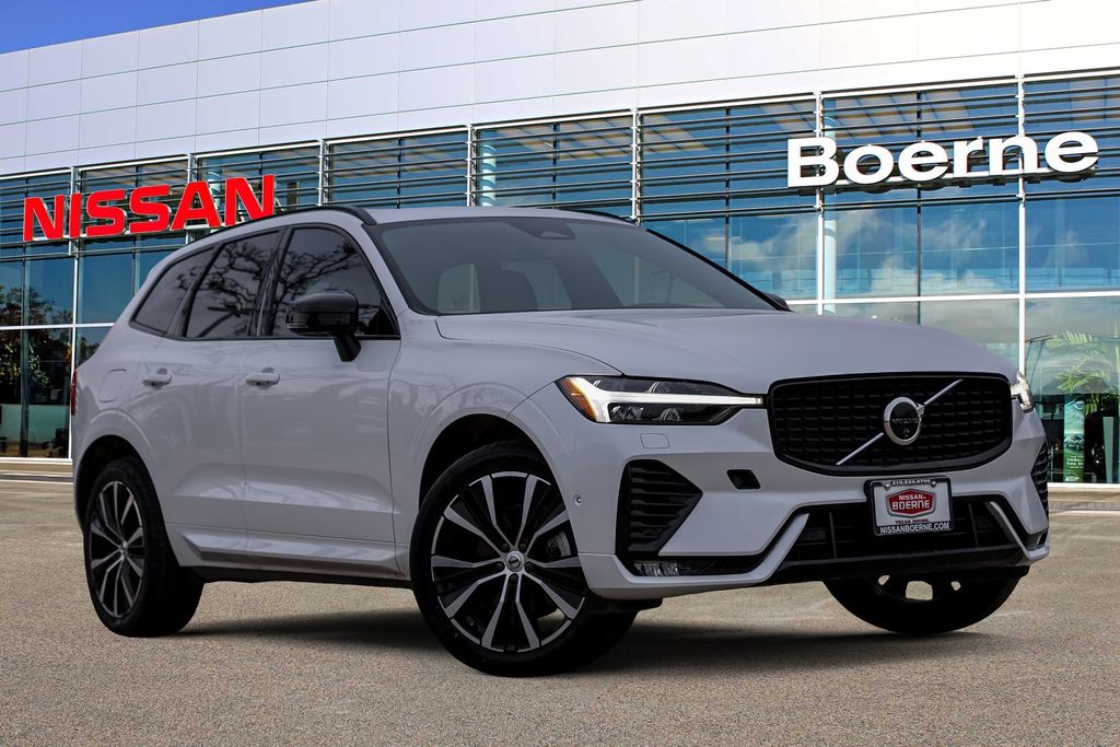 2024 Volvo XC60 B5 Plus Dark Theme AWD