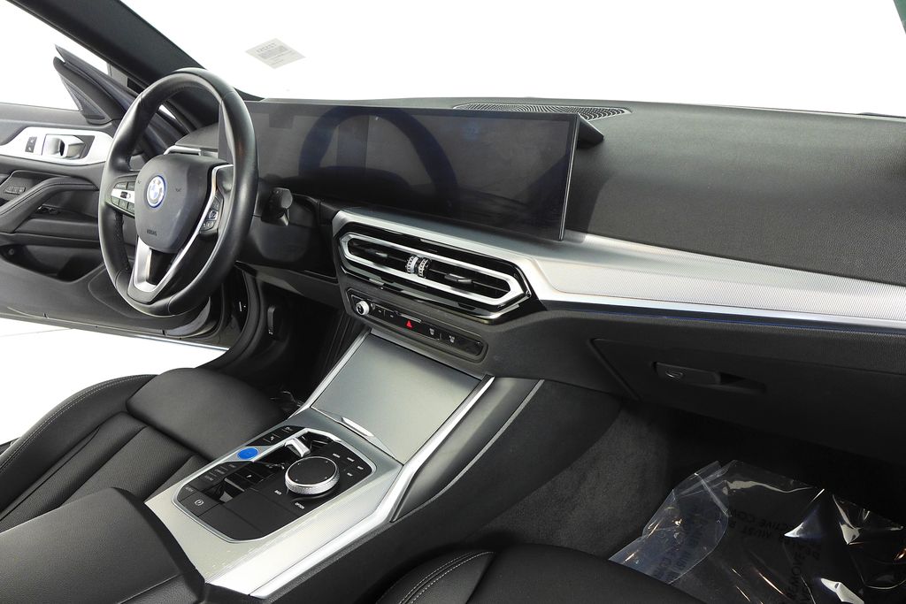 Thumbnail: 2023 BMW i4 - 13