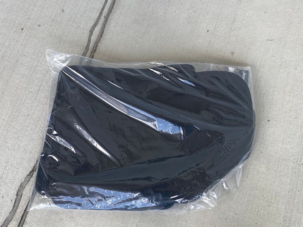 New 2022 Bright White Clearcoat Jeep Latitude image 26