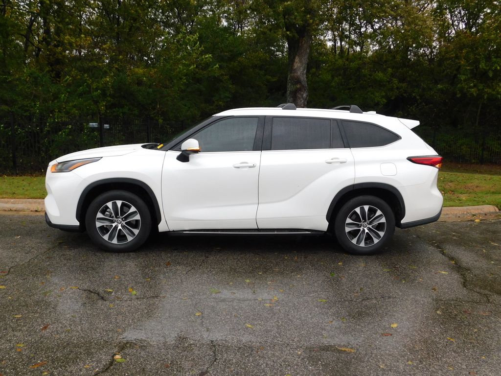 Thumbnail: 2021 Toyota Highlander - 2