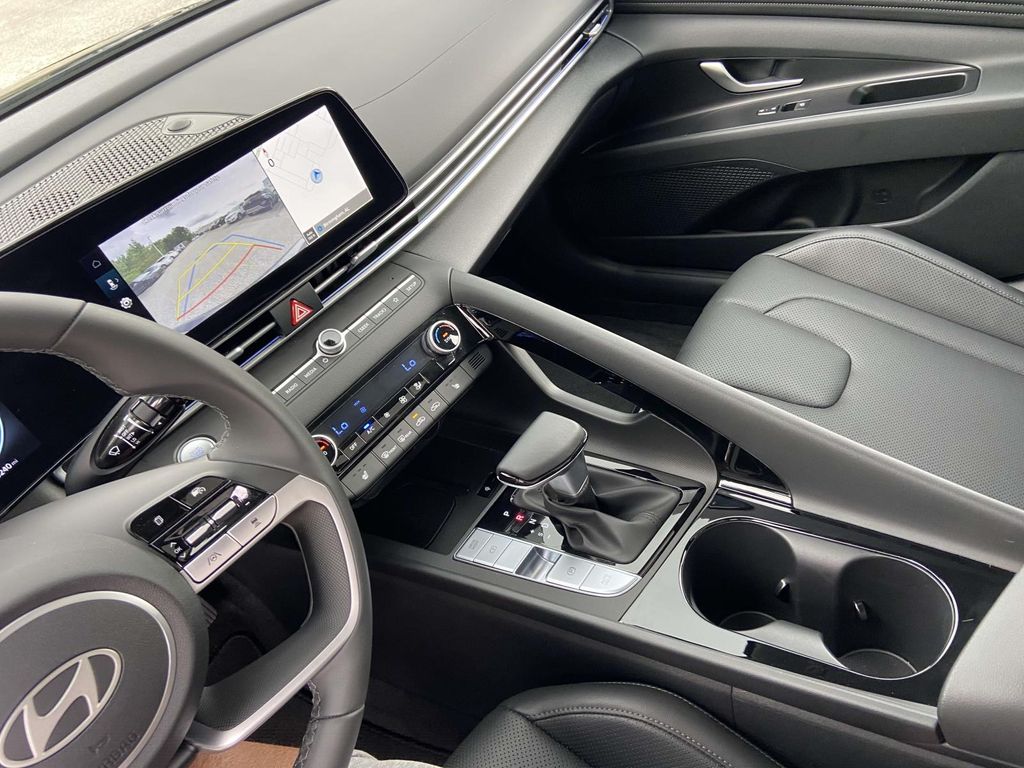 Used 2025 Black Hyundai Limited image 26